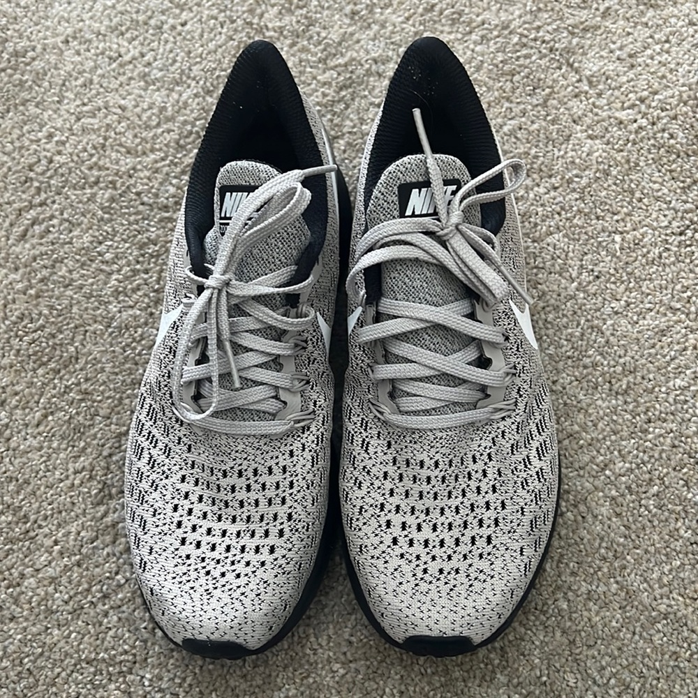 Almost new Grey Nike Pegasus women’s size 8.5. Worn only 2 times.